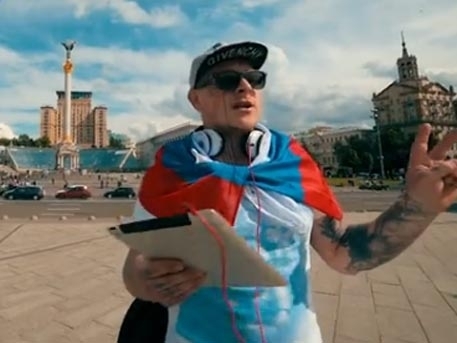 Режиссер из Днепра на спор спел гимн России на Майдане (ВИДЕО) Фото № 0 Режиссер из Днепра на спор спел гимн России на Майдане (ВИДЕО) Фото № 0
