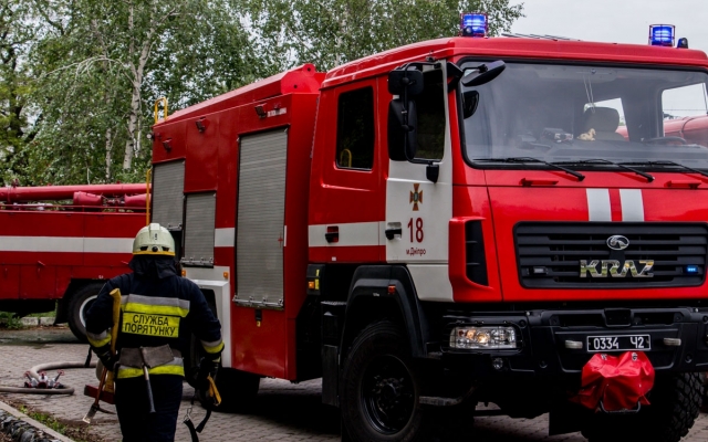 Пожар в Днепре: сотрудники ГСЧС тушили многоэтажный дом Фото № 0 Пожар в Днепре: сотрудники ГСЧС тушили многоэтажный дом Фото № 0