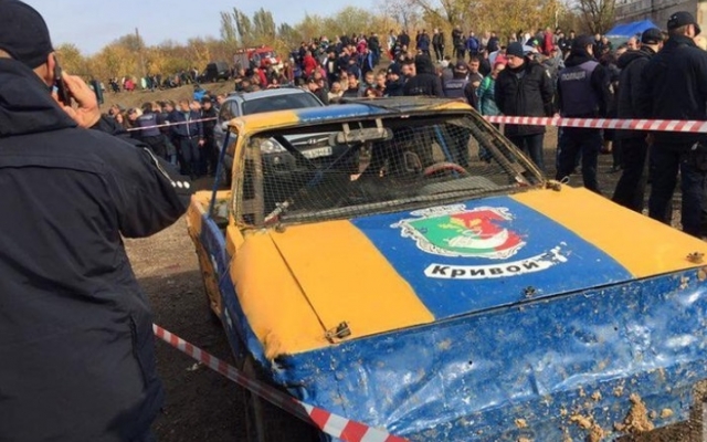 ЧП на Днепропетровщине: гоночный автомобиль врезался в толпу Фото № 0 ЧП на Днепропетровщине: гоночный автомобиль врезался в толпу Фото № 0