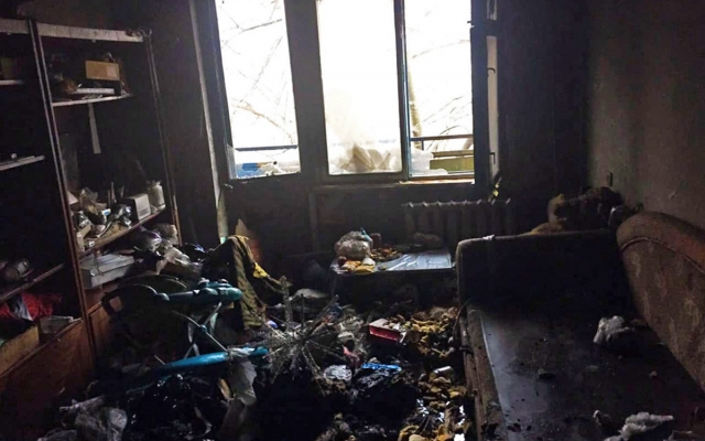 В Кривом Роге огнеборцы вынесли из горящей квартиры женщину Фото № 0 В Кривом Роге огнеборцы вынесли из горящей квартиры женщину Фото № 0
