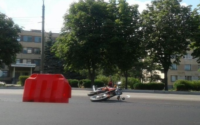 ДТП на Днепропетровщине: мотоцикл сбил рабочего Фото № 0 ДТП на Днепропетровщине: мотоцикл сбил рабочего Фото № 0