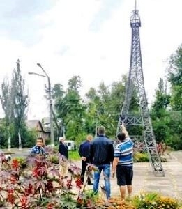 На Днепропетровщине появилась копия Эйфелевой башни Фото № 2 На Днепропетровщине появилась копия Эйфелевой башни Фото № 2