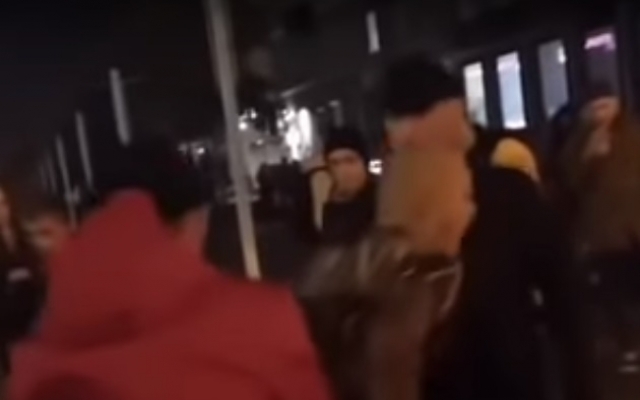 ЧП в Днепре: на Европейской площади горожане устроили драку Фото № 0 ЧП в Днепре: на Европейской площади горожане устроили драку Фото № 0