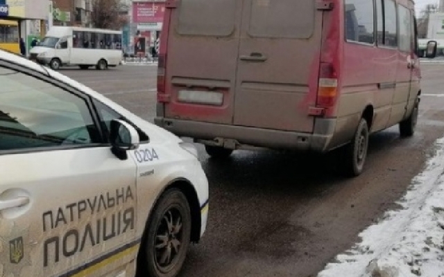 В маршрутках Днепра карманники вытаскивают телефоны Фото № 1 В маршрутках Днепра карманники вытаскивают телефоны Фото № 1