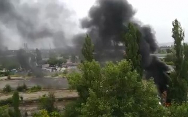 Пожар в Днепре: сотрудники ГСЧС тушили мусор Фото № 0 Пожар в Днепре: сотрудники ГСЧС тушили мусор Фото № 0