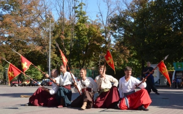 В Днепре прошел фестиваль казацких традиций Фото № 0 В Днепре прошел фестиваль казацких традиций Фото № 0