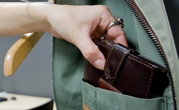 В Днепре орудуют карманницы: днепрянка предотвратила кражу Фото № 0 В Днепре орудуют карманницы: днепрянка предотвратила кражу Фото № 0