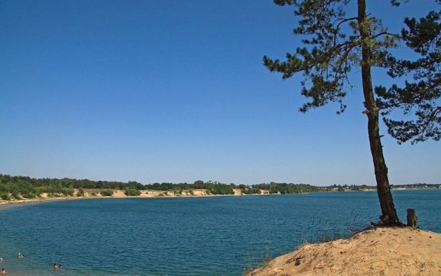 На Днепропетровщине неизвестный вертолет напугал местных жителей Фото № 1 На Днепропетровщине неизвестный вертолет напугал местных жителей Фото № 1