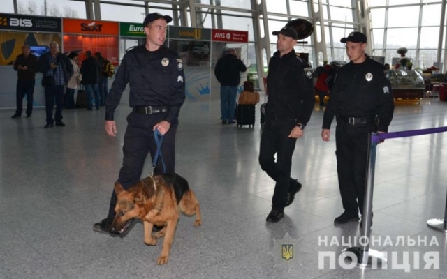 В аэропорту «Днепропетровск» появились четырехлапые полицейские Фото № 0 В аэропорту «Днепропетровск» появились четырехлапые полицейские Фото № 0