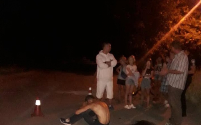 В Днепре пьяный мужчина снимал штаны на детской площадке Фото № 0 В Днепре пьяный мужчина снимал штаны на детской площадке Фото № 0