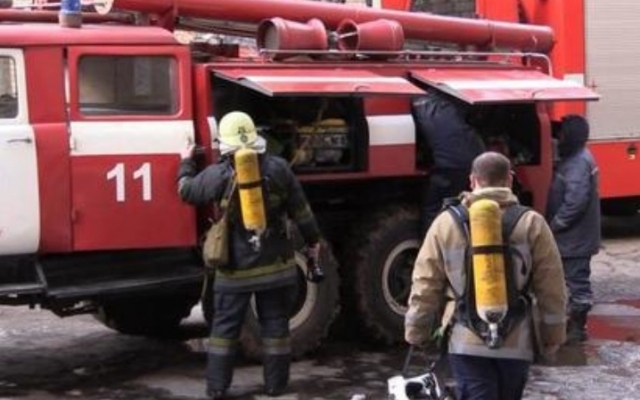 Пожар на Днепропетровщине: сотрудники ГСЧС тушили автомобиль Фото № 0 Пожар на Днепропетровщине: сотрудники ГСЧС тушили автомобиль Фото № 0