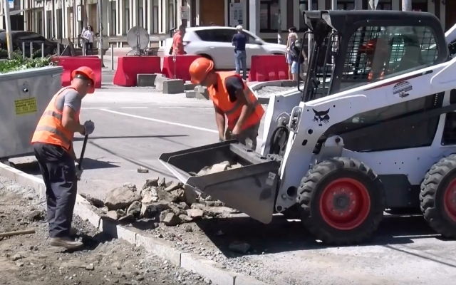 В Днепре на улице Троицкой взялись за капремонт тротуарной части Фото № 0 В Днепре на улице Троицкой взялись за капремонт тротуарной части Фото № 0