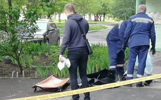 ЧП на Днепропетровщине: парень выпал с 10-го этажа Фото № 0 ЧП на Днепропетровщине: парень выпал с 10-го этажа Фото № 0