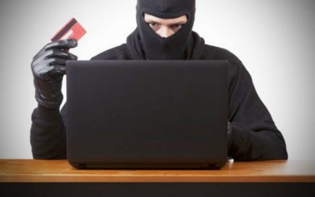 В Днепре парень снимал деньги с чужих банковских счетов Фото № 0 В Днепре парень снимал деньги с чужих банковских счетов Фото № 0