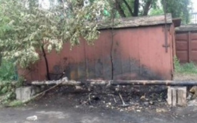 На Днепропетровщине живодеры подожгли собачьи будки Фото № 0 На Днепропетровщине живодеры подожгли собачьи будки Фото № 0