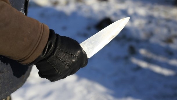 В Днепре двое мужчин ранили прохожего ножом Фото № 0 В Днепре двое мужчин ранили прохожего ножом Фото № 0
