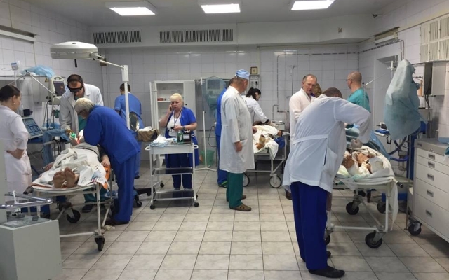 В больницу Днепра доставили много раненых из зоны АТО Фото № 0 В больницу Днепра доставили много раненых из зоны АТО Фото № 0