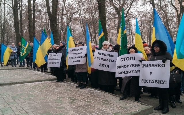 Днепряне недовольны подпольными залами игральных автоматов Фото № 1 Днепряне недовольны подпольными залами игральных автоматов Фото № 1