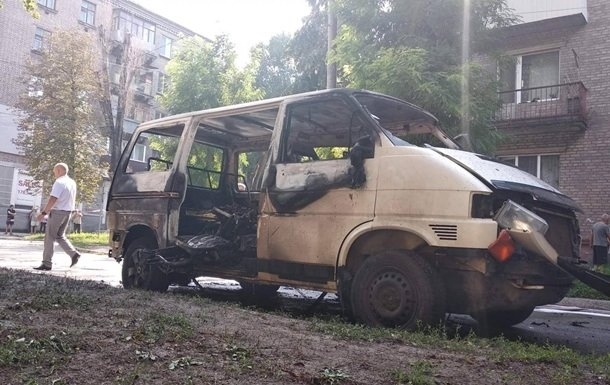 ЧП на Днепропетровщине: взорван автомобиль, которым управлял депутат Фото № 4 ЧП на Днепропетровщине: взорван автомобиль, которым управлял депутат Фото № 4