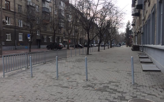 В Днепре установили правильные антипарковочные столбики (ФОТО) Фото № 2 В Днепре установили правильные антипарковочные столбики (ФОТО) Фото № 2