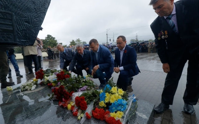 В Днепре отметили 74-ю годовщину победы над нацизмом Фото № 7 В Днепре отметили 74-ю годовщину победы над нацизмом Фото № 7