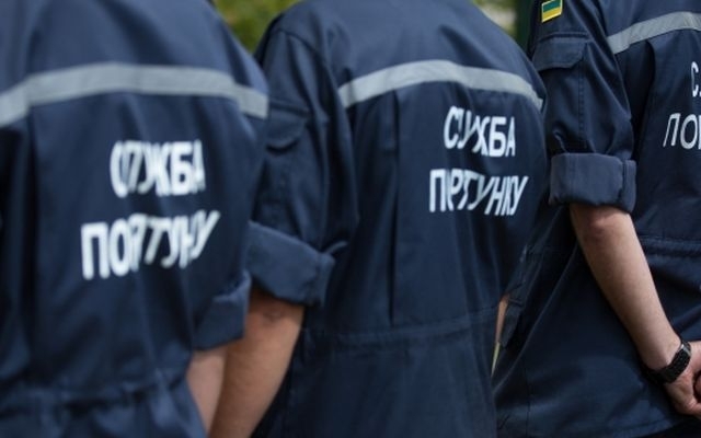 ЧП в на Днепропетровщине: мужчина застрял на крыше дома Фото № 0 ЧП в на Днепропетровщине: мужчина застрял на крыше дома Фото № 0