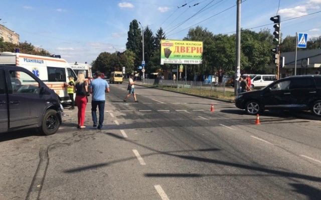 ДТП на Днепропетровщине: во время аварии пострадали три человека Фото № 0 ДТП на Днепропетровщине: во время аварии пострадали три человека Фото № 0
