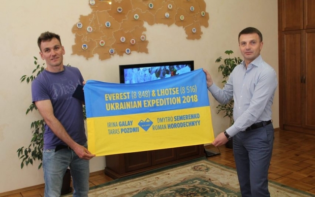 Украинский флаг над Джомолунгмой: житель Днепра покорил Эверест Фото № 2 Украинский флаг над Джомолунгмой: житель Днепра покорил Эверест Фото № 2