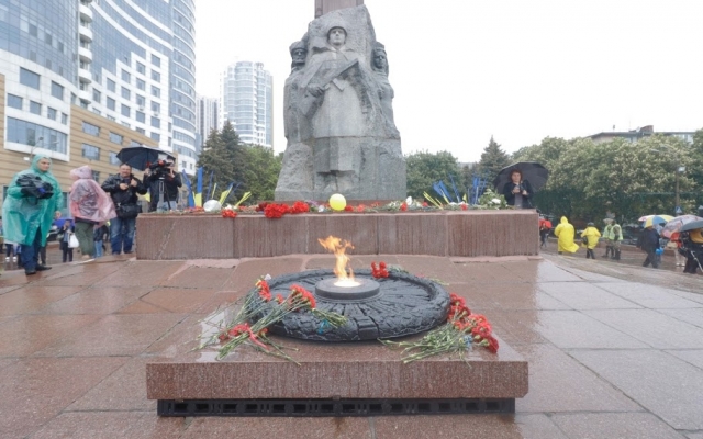 В Днепре отметили 74-ю годовщину победы над нацизмом Фото № 6 В Днепре отметили 74-ю годовщину победы над нацизмом Фото № 6