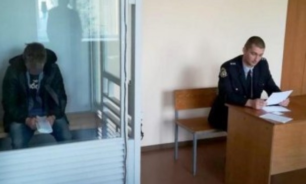 На Днепропетровщине мужчина задушил внучку и забил бабушку табуретом Фото № 0 На Днепропетровщине мужчина задушил внучку и забил бабушку табуретом Фото № 0