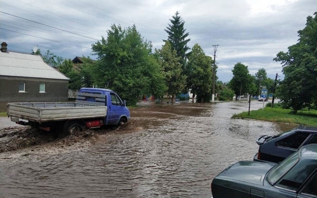 На Днепропетровщине четвертый раз за декаду затопило райцентр Фото № 3 На Днепропетровщине четвертый раз за декаду затопило райцентр Фото № 3