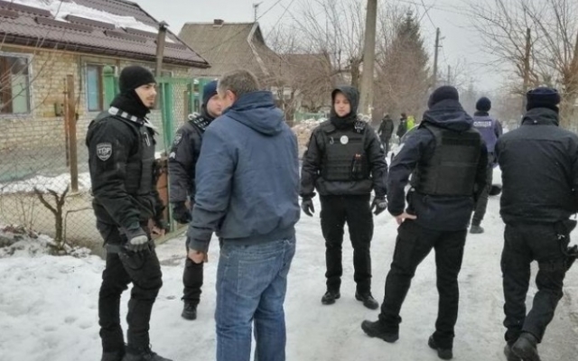 На Днепропетровщине пьяный мужчина стрелял в соседей Фото № 0 На Днепропетровщине пьяный мужчина стрелял в соседей Фото № 0