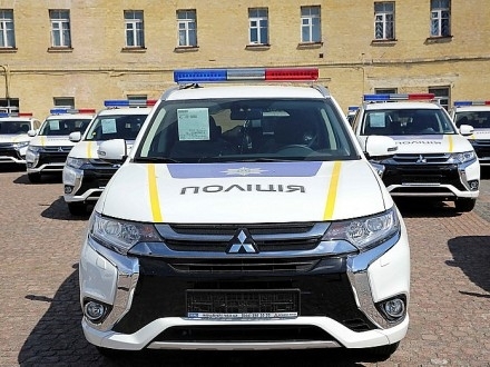 Арсен Аваков передал полиции Днепропетровщины 38 автомобилей Фото № 0 Арсен Аваков передал полиции Днепропетровщины 38 автомобилей Фото № 0