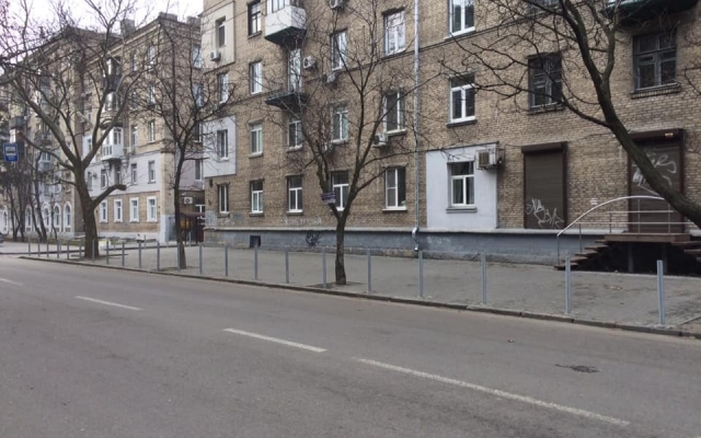 В Днепре установили правильные антипарковочные столбики (ФОТО) Фото № 3 В Днепре установили правильные антипарковочные столбики (ФОТО) Фото № 3