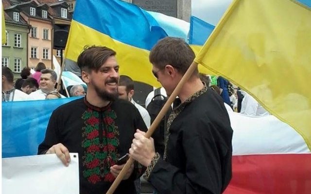 Как украинка из Днепра отметила День вышиванки в Варшаве (ФОТО) Фото № 0 Как украинка из Днепра отметила День вышиванки в Варшаве (ФОТО) Фото № 0