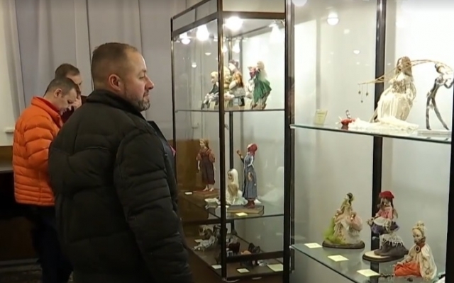 В историческом музее Днепра открыли выставку антикварных кукол Фото № 0 В историческом музее Днепра открыли выставку антикварных кукол Фото № 0