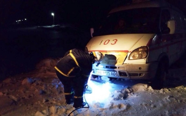 На Днепропетровщине врачи приехали на вызов на пожарной машине Фото № 0 На Днепропетровщине врачи приехали на вызов на пожарной машине Фото № 0