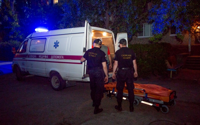 Подробности ЧП в Приднепровске: врачи спасают выпавшую с балкона девушку Фото № 0 Подробности ЧП в Приднепровске: врачи спасают выпавшую с балкона девушку Фото № 0