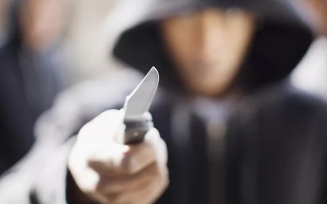 В Днепре мужчина напал с ножом на подростка Фото № 0 В Днепре мужчина напал с ножом на подростка Фото № 0