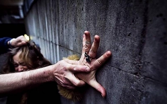 Жительницу Днепропетровщины избили и пытались изнасиловать Фото № 0 Жительницу Днепропетровщины избили и пытались изнасиловать Фото № 0