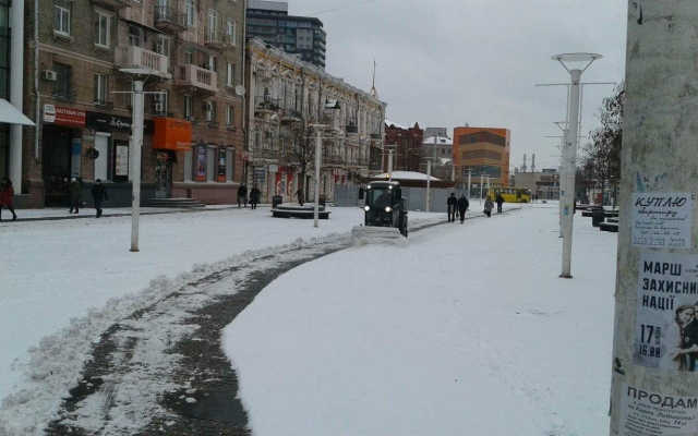 В Днепре устраняют последствия снежного коллапса Фото № 0 В Днепре устраняют последствия снежного коллапса Фото № 0