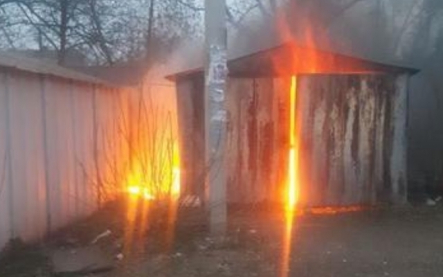 Пожар на Днепропетровщине: сотрудники ГСЧС тушили гараж Фото № 0 Пожар на Днепропетровщине: сотрудники ГСЧС тушили гараж Фото № 0