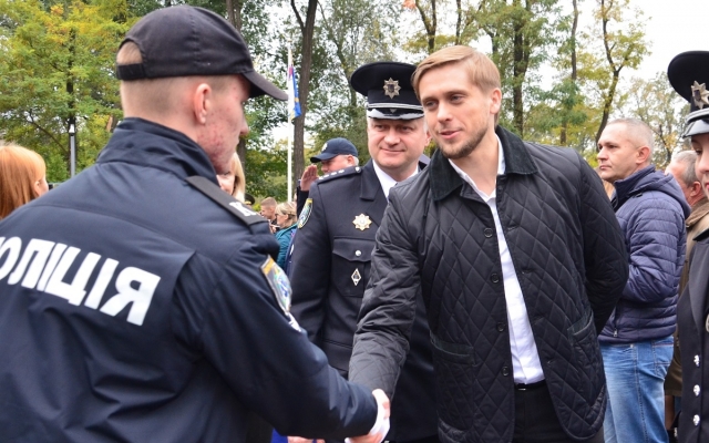 В Днепре будущие полицейские приняли присягу на верность Украине Фото № 2 В Днепре будущие полицейские приняли присягу на верность Украине Фото № 2