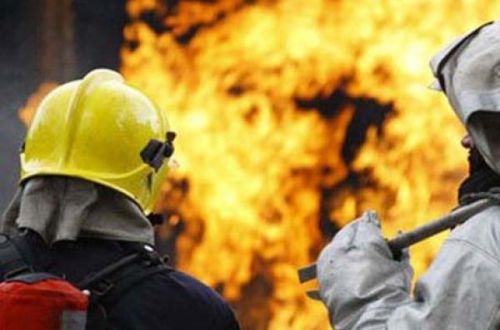Пожар в Днепре: сотрудники ГСЧС тушили магазин Фото № 0 Пожар в Днепре: сотрудники ГСЧС тушили магазин Фото № 0