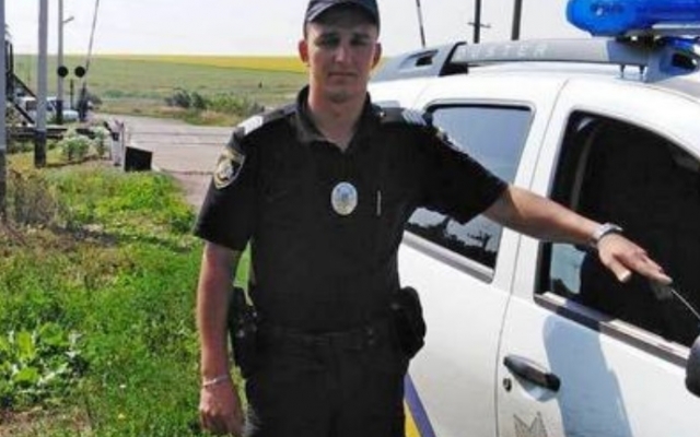 На Днепропетровщине полицейский предотвратил самоубийство девушки Фото № 0 На Днепропетровщине полицейский предотвратил самоубийство девушки Фото № 0