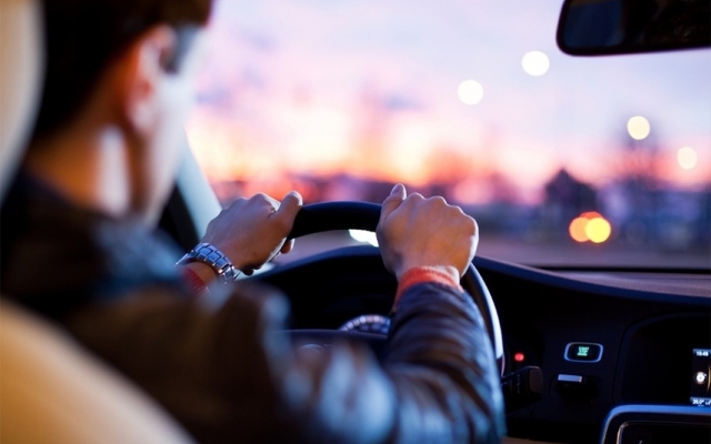 В Днепре подозрительное авто следило за ребенком Фото № 0 В Днепре подозрительное авто следило за ребенком Фото № 0