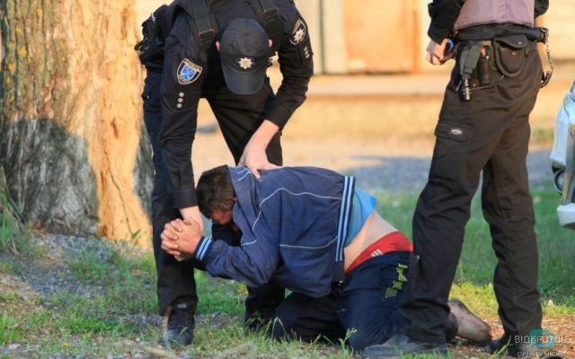В Днепре пьяный сторож препятствовал тушению пожара Фото № 0 В Днепре пьяный сторож препятствовал тушению пожара Фото № 0