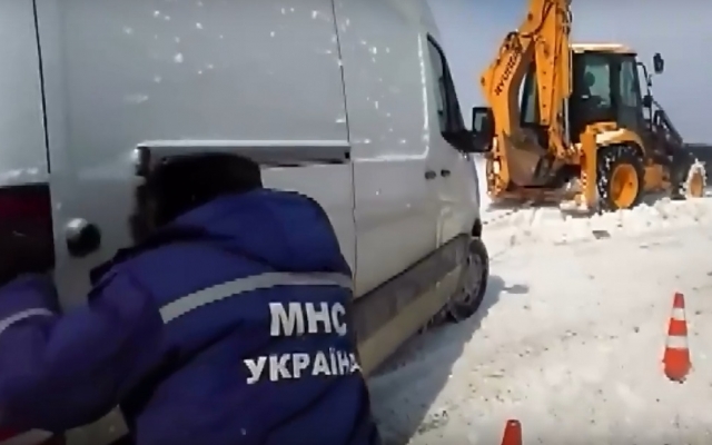 Снежный Днепр: в городе устраняют последствия циклона Фото № 0 Снежный Днепр: в городе устраняют последствия циклона Фото № 0