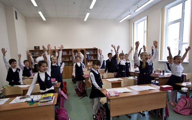 Днепряне обсудили отмену школьной формы Фото № 0 Днепряне обсудили отмену школьной формы Фото № 0