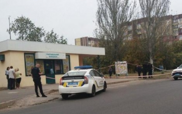 На Днепропетровщине на остановке нашли корпус гранаты Фото № 0 На Днепропетровщине на остановке нашли корпус гранаты Фото № 0